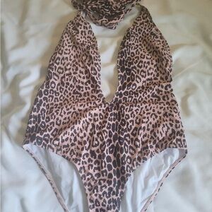 1pc Swimsuit Peach & Black print. Lowcut back size XL